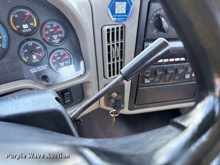image for item EL2506 2015 International 8600 semi truck