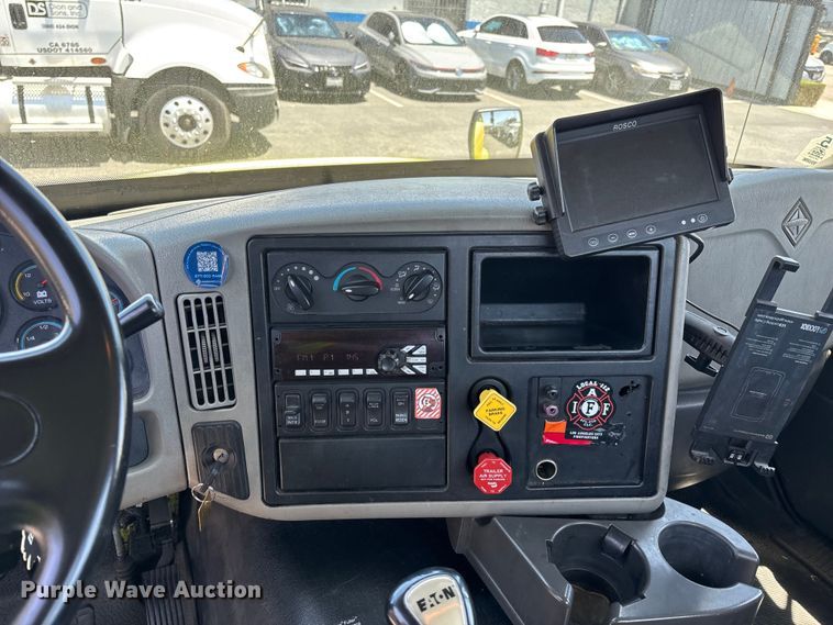 image for item EL2506 2015 International 8600 semi truck