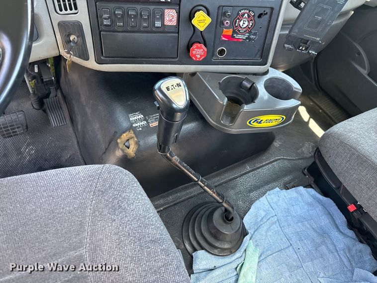 image for item EL2506 2015 International 8600 semi truck