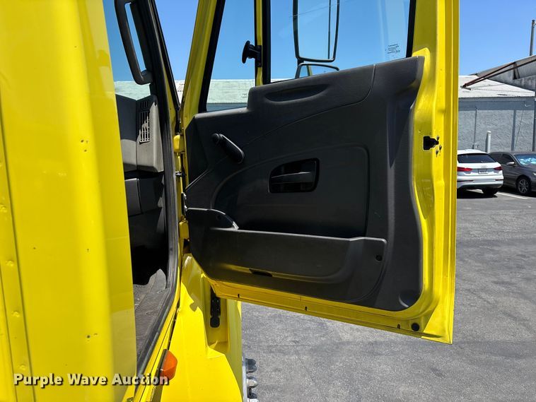 image for item EL2506 2015 International 8600 semi truck