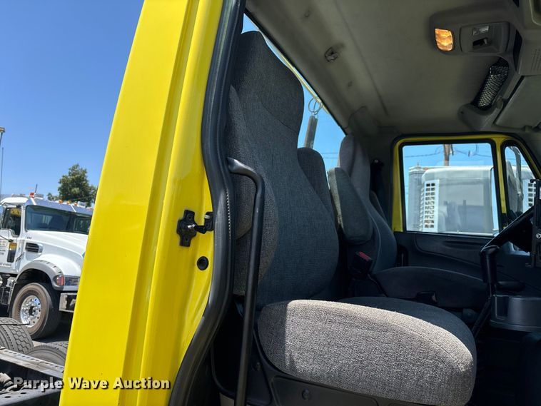 image for item EL2506 2015 International 8600 semi truck