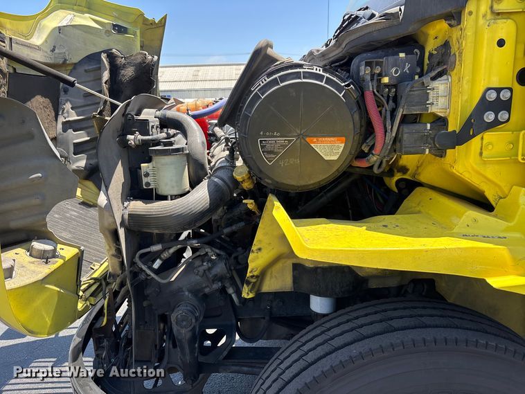 image for item EL2506 2015 International 8600 semi truck