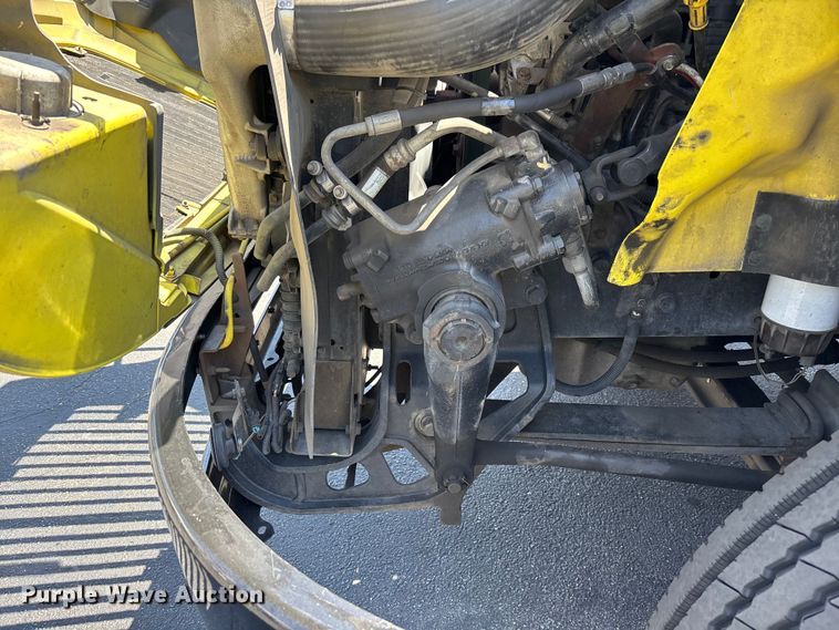 image for item EL2506 2015 International 8600 semi truck
