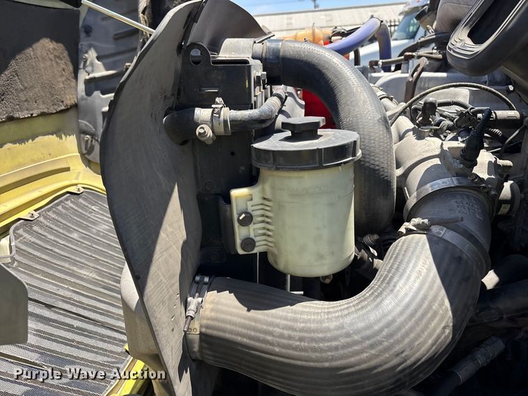 image for item EL2506 2015 International 8600 semi truck