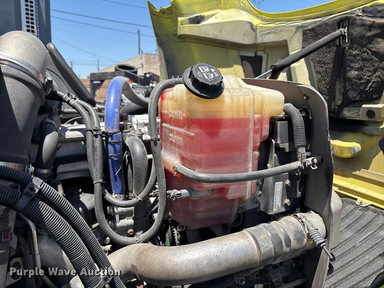 image for item EL2506 2015 International 8600 semi truck