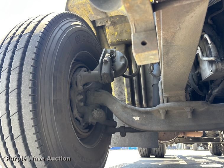 image for item EL2506 2015 International 8600 semi truck