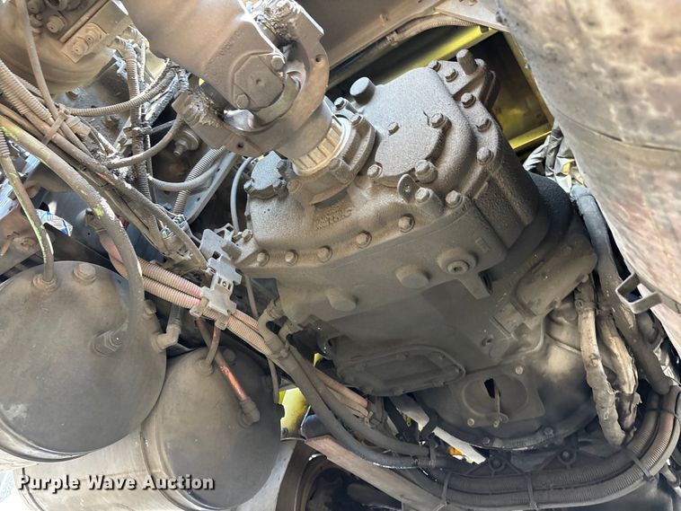 image for item EL2506 2015 International 8600 semi truck