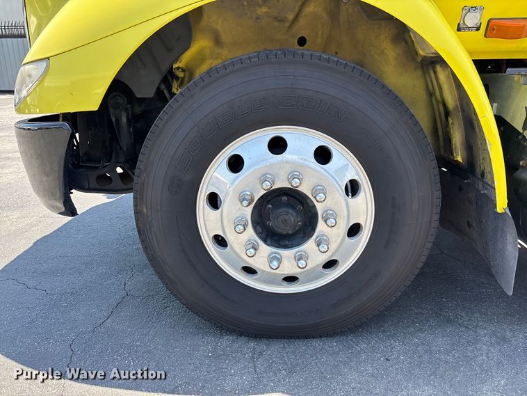 image for item EL2506 2015 International 8600 semi truck