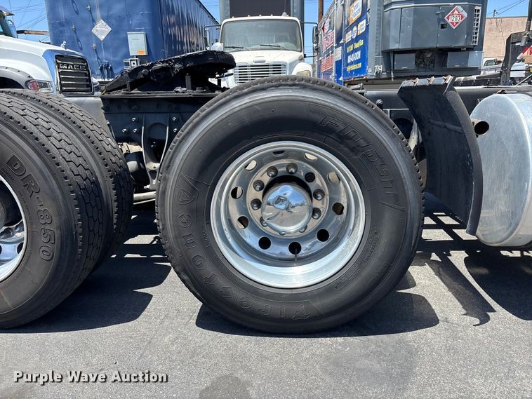 image for item EL2506 2015 International 8600 semi truck