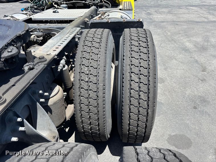 image for item EL2506 2015 International 8600 semi truck