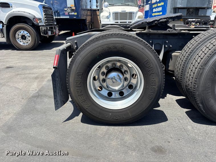 image for item EL2506 2015 International 8600 semi truck