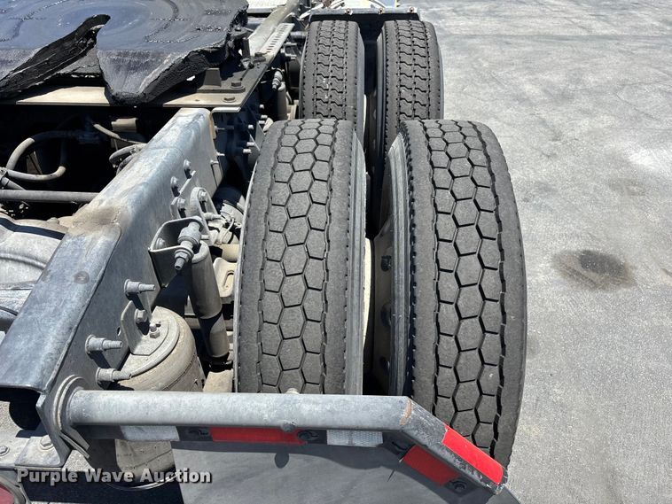 image for item EL2506 2015 International 8600 semi truck