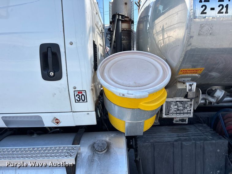 image for item EL2508 2011 International ProStar fuel truck