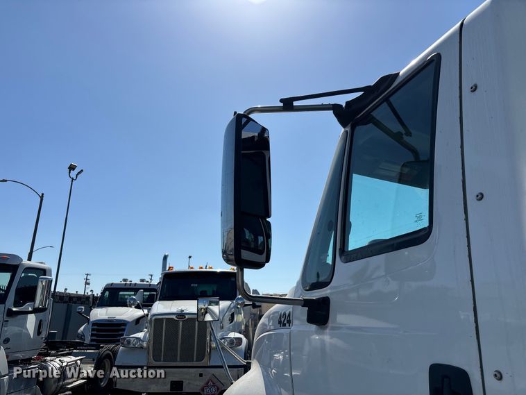 image for item EL2508 2011 International ProStar fuel truck