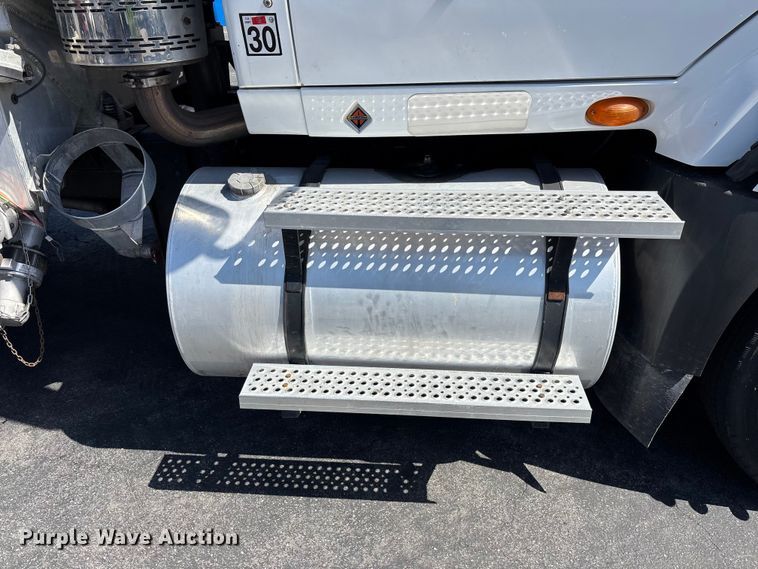 image for item EL2508 2011 International ProStar fuel truck