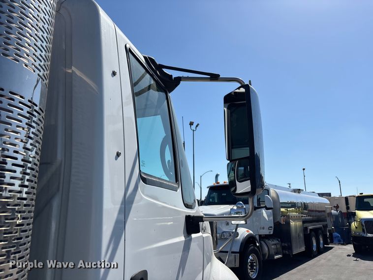 image for item EL2508 2011 International ProStar fuel truck
