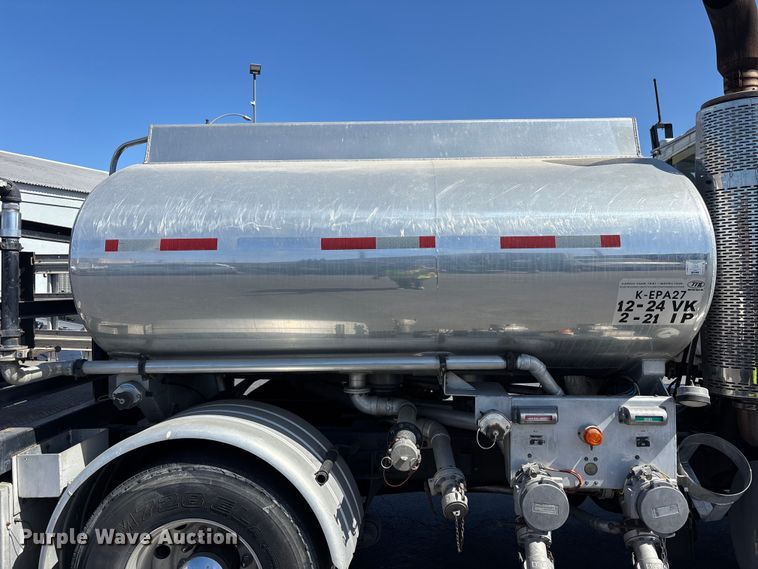 image for item EL2508 2011 International ProStar fuel truck