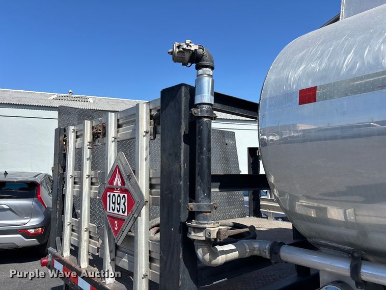 image for item EL2508 2011 International ProStar fuel truck