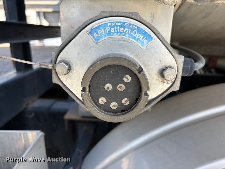 image for item EL2508 2011 International ProStar fuel truck