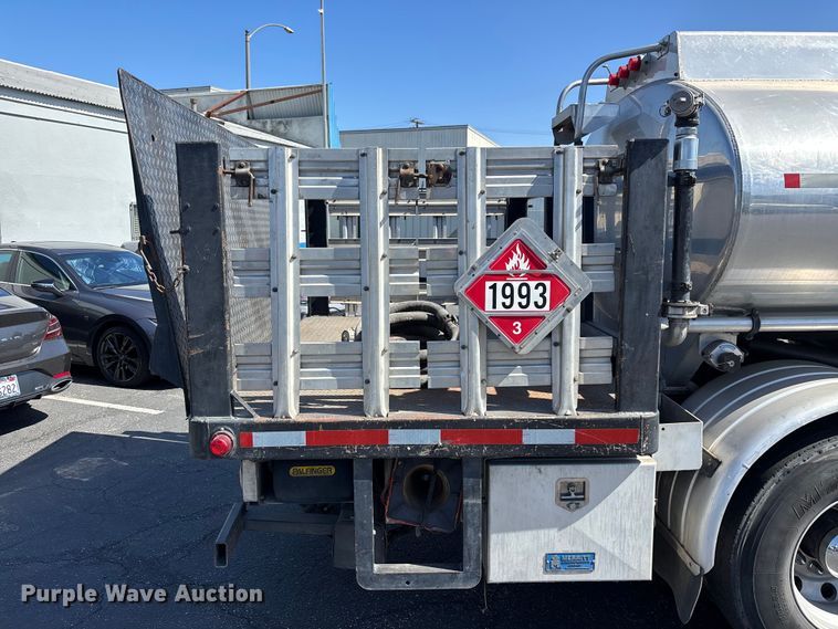 image for item EL2508 2011 International ProStar fuel truck