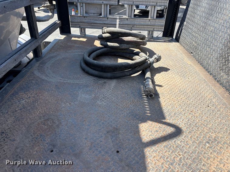image for item EL2508 2011 International ProStar fuel truck