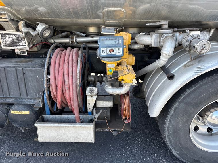 image for item EL2508 2011 International ProStar fuel truck