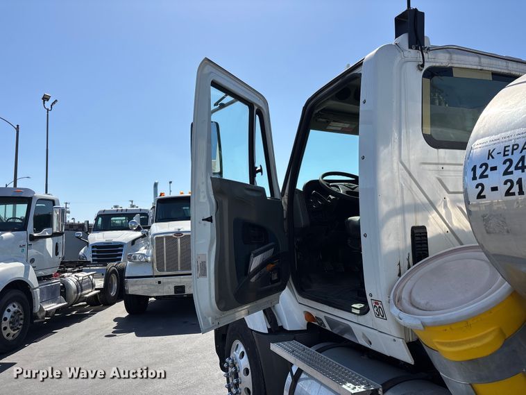 image for item EL2508 2011 International ProStar fuel truck