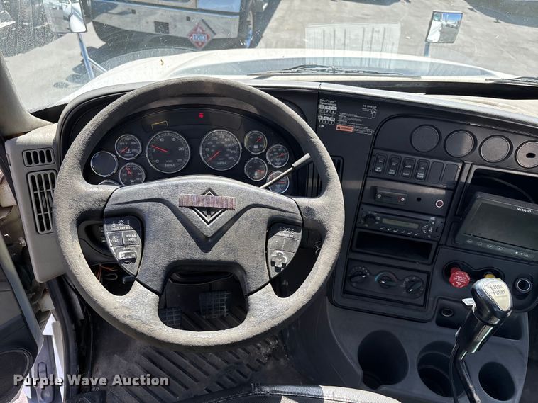 image for item EL2508 2011 International ProStar fuel truck