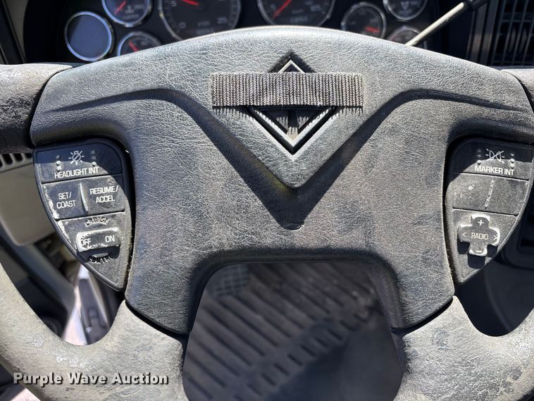 image for item EL2508 2011 International ProStar fuel truck