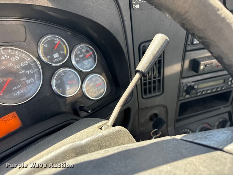 image for item EL2508 2011 International ProStar fuel truck