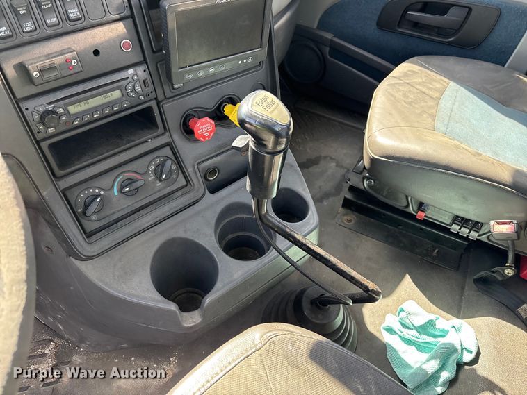 image for item EL2508 2011 International ProStar fuel truck