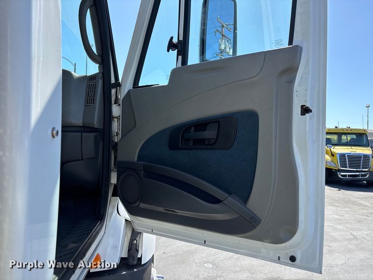image for item EL2508 2011 International ProStar fuel truck