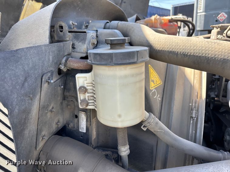 image for item EL2508 2011 International ProStar fuel truck