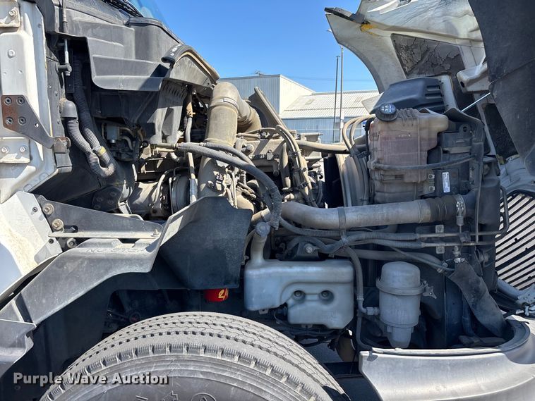 image for item EL2508 2011 International ProStar fuel truck