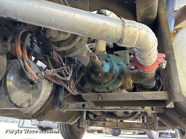 image for item EL2508 2011 International ProStar fuel truck