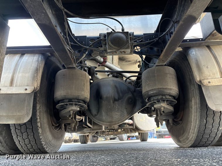 image for item EL2508 2011 International ProStar fuel truck