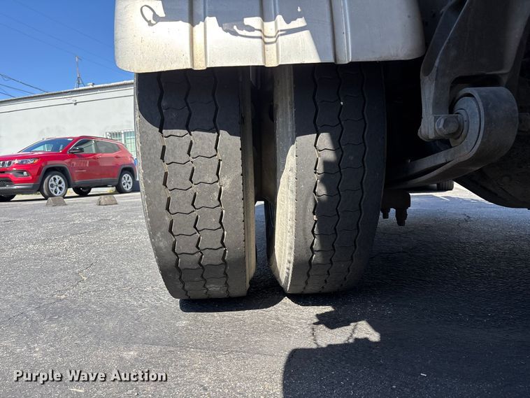 image for item EL2508 2011 International ProStar fuel truck