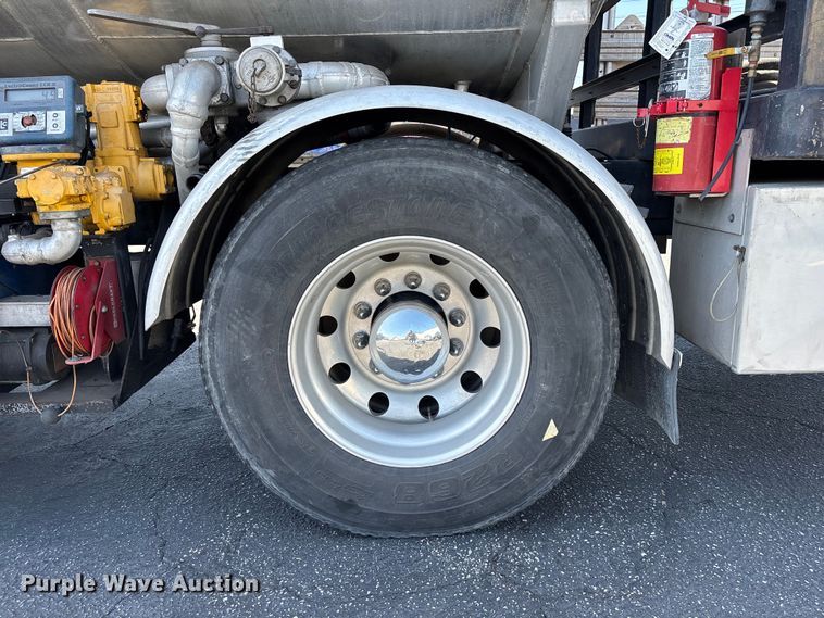 image for item EL2508 2011 International ProStar fuel truck