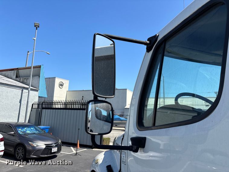 image for item EL2510 2014 Freightliner Business Class M2 semi truck