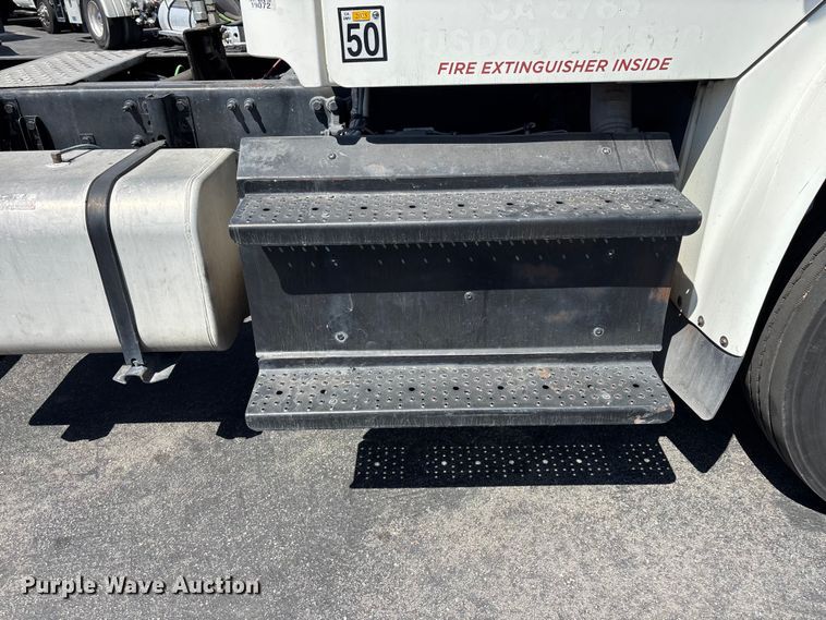 image for item EL2510 2014 Freightliner Business Class M2 semi truck