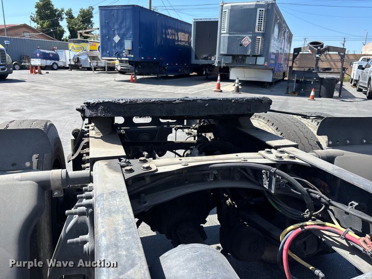 image for item EL2510 2014 Freightliner Business Class M2 semi truck