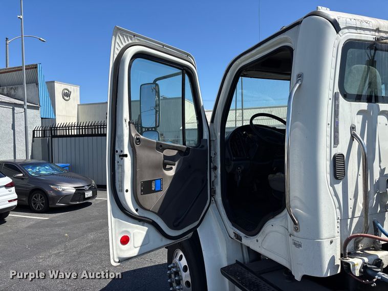 image for item EL2510 2014 Freightliner Business Class M2 semi truck
