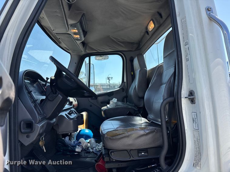 image for item EL2510 2014 Freightliner Business Class M2 semi truck
