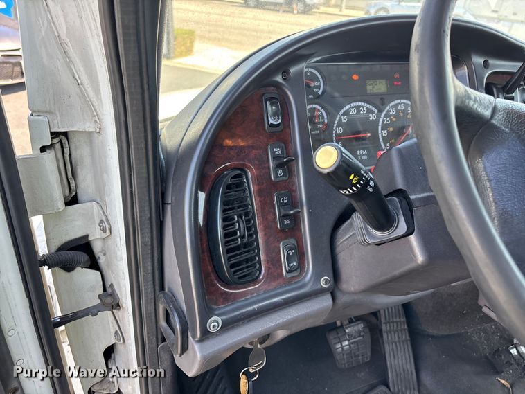 image for item EL2510 2014 Freightliner Business Class M2 semi truck