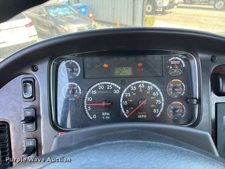 image for item EL2510 2014 Freightliner Business Class M2 semi truck
