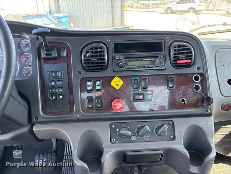 image for item EL2510 2014 Freightliner Business Class M2 semi truck