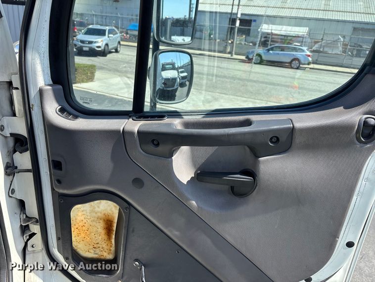 image for item EL2510 2014 Freightliner Business Class M2 semi truck