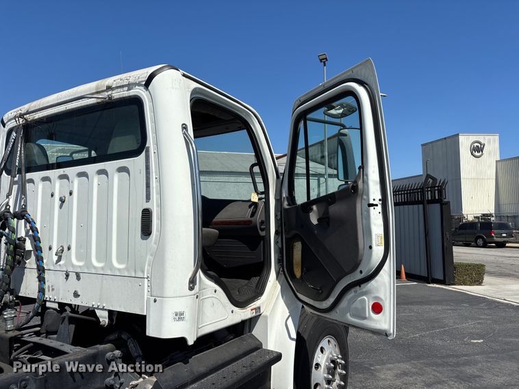 image for item EL2510 2014 Freightliner Business Class M2 semi truck