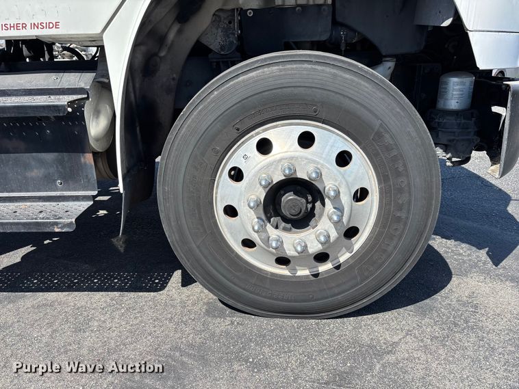 image for item EL2510 2014 Freightliner Business Class M2 semi truck