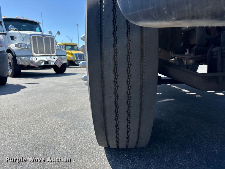 image for item EL2510 2014 Freightliner Business Class M2 semi truck